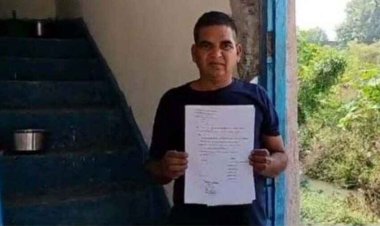 अधिकारियों की काली करतूत, सिर्फ गरीब के आशियाने पर चला प्रशासन का बुलडोजर, अब रोते-बिलखते सरकार से लगाई इंसाफ की गुहार