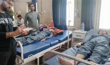 तेज रफ्तार मिनी ट्रक ने तीन छात्राओं सहित एक बुजुर्ग  को मारी ठोकर, फिर दुकानों को तोड़ते सीएसपी ऑफिस में जा घुसा, चार लोग घायल