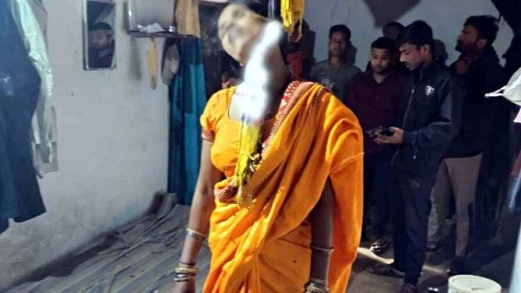 काली पूजा देखने गया पति, पंखे से फंदा लगाकर महिला ने लगाई फांसी, कारण अज्ञात, पुलिस कर रही मामले की जांच, परिवार में पसरा मातम