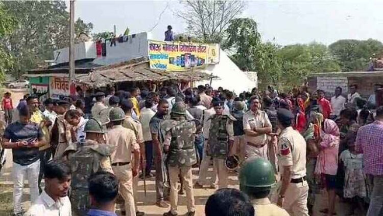जमीन विवाद के चलते आपस में भिड़े दो गुट, 2 समुदाय के बीच भारी तनाव, गांव छावनी में तब्दील, बलवा की आशंका, एलर्ट मोड़ पर प्रशासन
