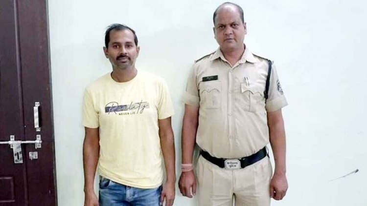 पति से परेशान महिला भागी अपने मायके, फिर पिता की बुरी नजर से त्रस्त होकर पुलिस की शरण में जा पहुंची. महिला का बाप को छेड़छाड़ के आरोप में गिरफ्तार