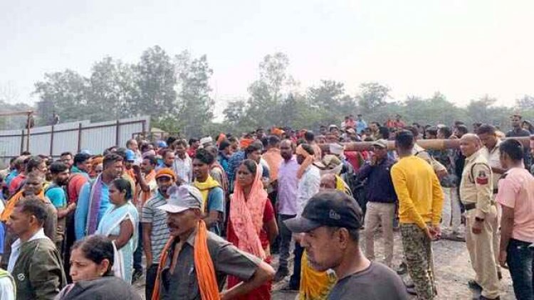 युवाओं को नौकरी देने की मांग को लेकर धरना, भूविस्थपित कोयला कर्मचारी एसोसिएशन ने किया नारेबाजी, आश्वासन के बाद प्रदर्शन खत्म