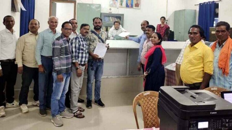 छत्तीसगढ़ शिक्षक संघर्ष मोर्चा ने गरियाबंद अनुविभागीय अधिकारी और विकासखंड शिक्षा अधिकारी को मुख्यमंत्री के नाम मोदी के गारंटी को पूरी करने दिया ज्ञापन