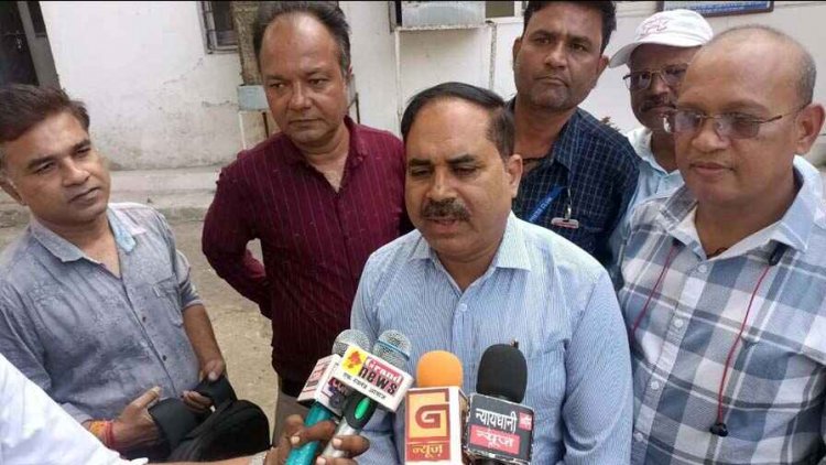 पत्रकार को गोली मारने की धमकी, पत्रकारों में भड़का आक्रोश, SP को सौंपा ज्ञापन, रिपोर्टर का चोला ओढ़कर गलत काम करने वालों के खिलाफ प्रेस क्लब का कड़ा कदम