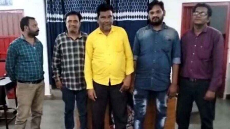 जुए के फड़ में पुलिस की दबिश में पकड़ाए 5 जुआरी, सुहेला पुलिस ने खपराडीह में जुआ खेलने वाले 6 आरोपियों को किया गिरफ्तार