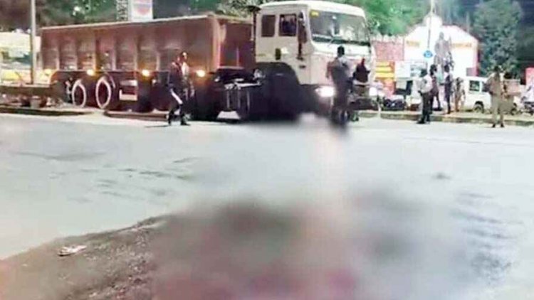 ट्रक और बाइक में जोरदार टक्कर, एक महिला समेत दो लोगों की मौके पर ही दर्दनाक मौत, जख्मी बच्चे की अस्पताल में गई जान, ड्राइवर फरार