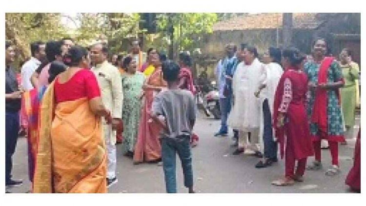 रायपुर में मतदाता का अधिकार छीन कर किया गया फर्जी वोट, दानी गर्ल्स स्कूल मतदान केंद्र में हंगामा, आपस में भिड़े बीजेपी-कांग्रेस कार्यकर्ता