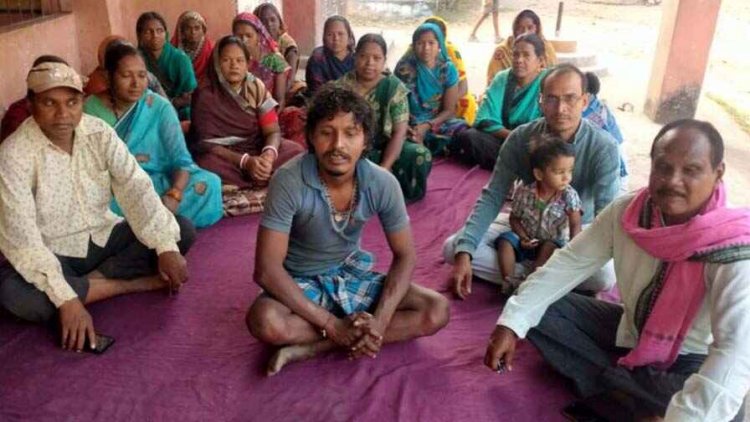 एक हफ्ते के अंदर सड़क निर्माण का कार्य नहीं किया गया तो होगी अनिश्चित कालीन आर्थिक नाकेबंदी, ग्रामीणों ने बैठक कर लिया कड़ा फैसला