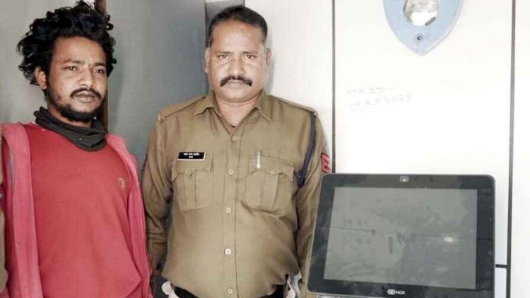 एटीएम कार्ड के जगह कुल्हाड़ी लेकर पहुंचा नकाबपोश चोर, जमकर की तोड़फोड़ फिर भी नहीं निकला पैसा, सीसीटीवी में कैद फुटेज, गिरफ्तार