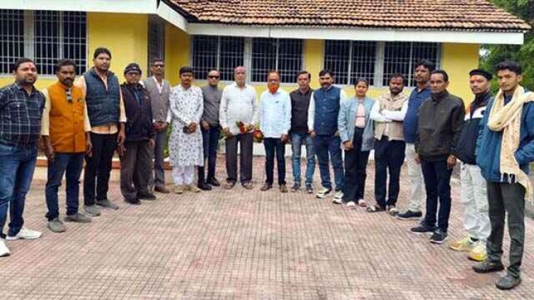 छुरा ब्लॉक पत्रकार संघ हुआ चुनाव, नरेंद्र तिवारी बने अध्यक्ष, उपाध्यक्ष के लिए परमेश्वर राजपूत और कुलेश्वर सिन्हा को किया गया मनोनीत