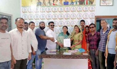 मुद्दे को सुलझा कर पट्टा दिलाने की मांग, वार्ड वासियों ने विधायक को सौंपा ज्ञापन, विधानसभा सत्र में प्रश्नकाल के दौरान मामले को उठाऊंगी -अंबिका मरकाम