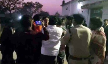 कबीरधाम में रिश्वत को लेकर प्रदर्शन, ABVP कार्यकर्ताओं ने किया SDM का कॉलर पकड़कर झूमाझटकी, घटना का वीडियो आया सामने