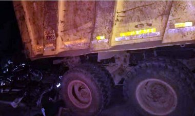 अंधेरी सड़क पर खड़ी ट्रक से टकराए स्कूटी सवार, दो भाइयों की मौके पर मौत, दशगात्र कार्यक्रम से लौटने के दौरान हुआ दर्दनाक हादसा