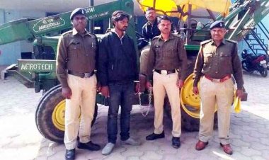 सड़क कार्य में लगा ट्रैक्टर चोरी, गरियाबंद पुलिस ने  कंपनी में कार्यरत आरोपी प्रदीप कुमार गर्ग को उड़ीसा से किया गिरफ्तार, वाहन बरामद