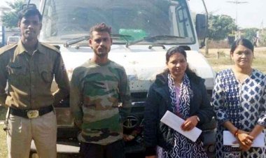 धान खरीदी केंद्र में चोरी, एक नाबालिग लड़के को लोगों ने पकड़ा, 2 चोर फरार, CCTV फुटेज आया सामने, वाहन चालक गिरफ्तार, 125 बोरी धान जब्त