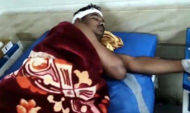 कुल्हाड़ी से दो युवकों ने किया जानलेवा हमला,  हमले से व्यक्ति घायल, सिर पर लगी गंभीर चोट, इलाज जारी, आरोपी फरार, जांच में जुटी पुलिस