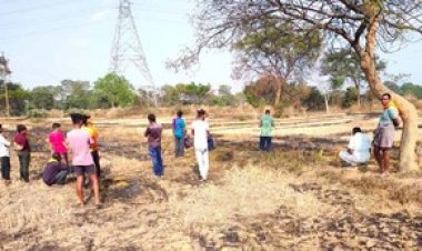 खेत में मिली महिला की अर्धनग्न लाश, इलाके में फैली सनसनी, हत्या की आशंका, नहीं हो सकी शिनाख्त, पुलिद कर रही मामले की जांच