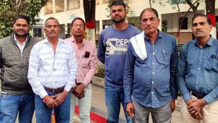 किसानों से धान खरीदी से किया मना, कृषकों ने कलेक्टर से लगाई गुहार, कांग्रेस प्रतिनिधिमंडल ने उग्र आंदोलन की दी चेतावनी