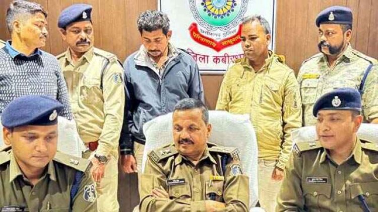 कबीरधाम में 17वीं बटालियन सरेखा से इंसास रायफल चोरी कर फिरौती मांगने वाला आरोपी आरक्षक समेत सुकित केसरवानी गिरफ्तार, दो मामले दर्ज