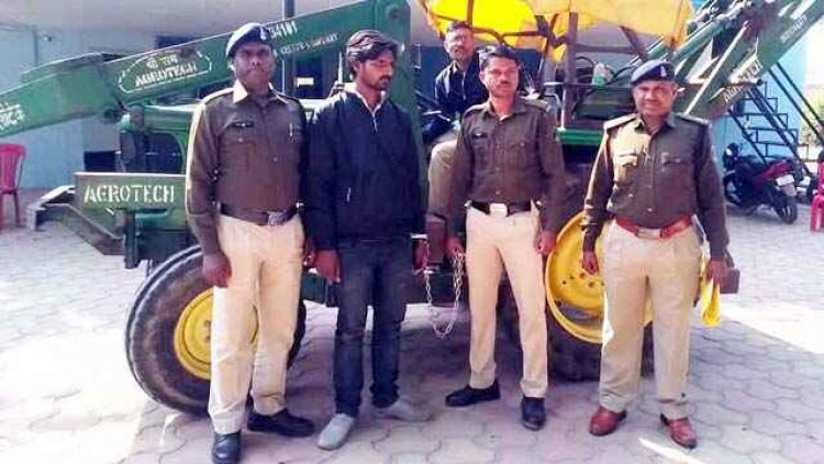 सड़क कार्य में लगा ट्रैक्टर चोरी, गरियाबंद पुलिस ने  कंपनी में कार्यरत आरोपी प्रदीप कुमार गर्ग को उड़ीसा से किया गिरफ्तार, वाहन बरामद