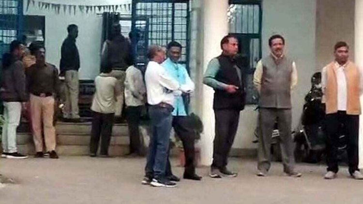 धान खरीदी केंद्र में प्रभारी से मारपीट के आरोप में पूर्व विधायक प्रकाश नायक सहित आधा दर्जन साथियों के खिलाफ गैर जमानती धाराओं में केस दर्ज