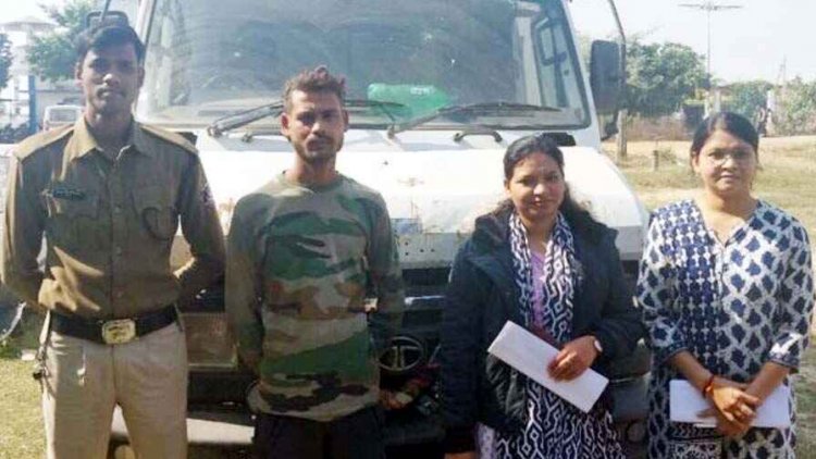 धान खरीदी केंद्र में चोरी, एक नाबालिग लड़के को लोगों ने पकड़ा, 2 चोर फरार, CCTV फुटेज आया सामने, वाहन चालक गिरफ्तार, 125 बोरी धान जब्त