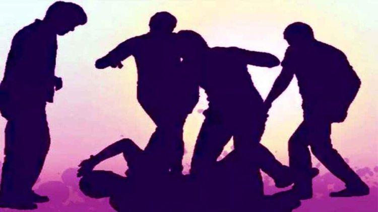 प्लांट में नौकरी मांगने गए युवाओं की बेरहमी से पिटाई, कार से कुचलने की कोशिश, जान बचाकर भागने मजबूर हुए बेरोजगार युवक