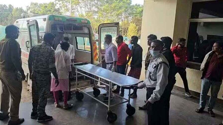 बाजार से लौटने के दौरान दरभा में पलटा यात्रियों से भरा पिकअप वाहन, चार ग्रामीणों की मौके पर मौत, 35 लोग घायल, मची चीख-पुकार