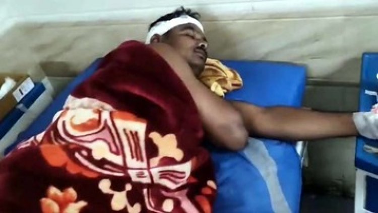 कुल्हाड़ी से दो युवकों ने किया जानलेवा हमला,  हमले से व्यक्ति घायल, सिर पर लगी गंभीर चोट, इलाज जारी, आरोपी फरार, जांच में जुटी पुलिस