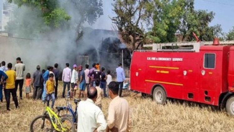 कोपरा में घर में रखे पैरावट पर लगी भीषण आग, पुलिस और दमकल की तत्परता से पाया गया काबू, बड़ा खतरा टला, नगरवासियों ने की सराहना