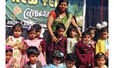 एंजल एंग्लो हाईस्कूल में शिक्षकों ने बच्चों के साथ मनाया नया साल, स्कूल में बच्चों ने गीत, संगीत और खेल गतिविधियों के साथ किया नववर्ष का स्वागत