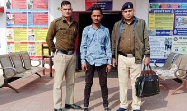 शराब पीने के लिए पैसे नहीं मिलने पर युवक ने स्कूल बस ड्राइवर पर आपरेशन ब्लेड से किया जानलेवा हमला, बदमाश आयुष देवांगन गिरफ्तार