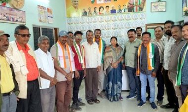 दीपक बैज ने किया एक साथ काउंटिंग कराने की मांग, राजनीतिज्ञ कलेक्टर द्वारा नगर के प्रथम नागरिक का अपमान, आज बस्तर में होगी कांग्रेस की बड़ी बैठक