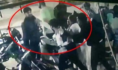 दो पक्षों के बीच जमकर मारपीट, घायल युवक की इलाज के दौरान मौत, आरोपी ने थाने पहुंचकर किया सरेंडर, पुलिस पर राजनीति दबाव का लगा आरोप