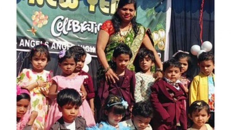एंजल एंग्लो हाईस्कूल में शिक्षकों ने बच्चों के साथ मनाया नया साल, स्कूल में बच्चों ने गीत, संगीत और खेल गतिविधियों के साथ किया नववर्ष का स्वागत