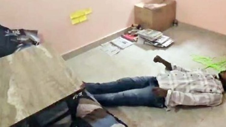 12वीं की होनहार छात्र ने एनुअल फंक्शन से लौटने के बाद फांसी लगाकर की खुदकुशी, परिवार में पसरा मातम, वजह जानने जांच में जुटी पुलिस