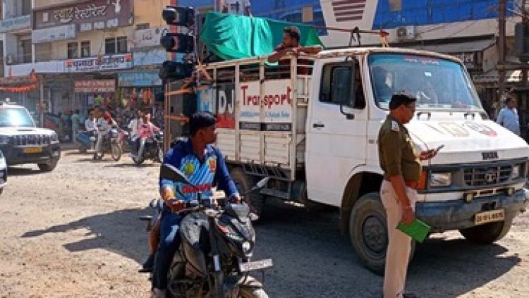 नगरीय निकाय चुनाव में नगर पंचायत में मिली जीत के बाद जश्न मना रहे पार्षदों की DJ हुई जप्त, रैली निकाल मना रहे थे खुशियाँ