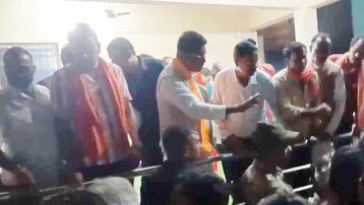 जनता को ही धमका बैठे भाजपा विधायक रोहित साहू, कहा -जिस क्षेत्र से मुझे वोट नहीं मिला वहां सुविधाएं भी नहीं दूंगा, ‘तलवा चाटने वाले’ बयान से भड़के लोग