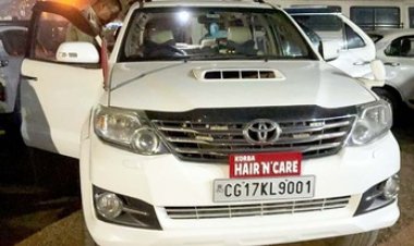 होली के मौके पर यातायात नियम तोड़ने वालों पर पुलिस की कड़ी नजर, फॉर्च्यूनर कार में पुलिस सायरन और काली फिल्म लगी गाड़ी जप्त, आरोपी गिरफ्तार