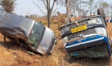 कार और ट्रैक्टर की टक्कर में GST इंस्पेक्टर की मौत, तीन गंभीर, स्कूल वैन और पिकअप में भिड़ंत, 5 बच्चे घायल, बाइक की ठोकर से महिला की मौत