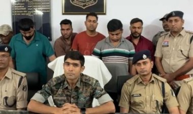 फर्जी इनकम टैक्स ऑफिसर बनकर पुलिस ने लूट करने वाले गिरोह का किया पर्दाफाश, गांव का ही युवक निकला मास्टरमाइंड, 5 आरोपी गिरफ्तार