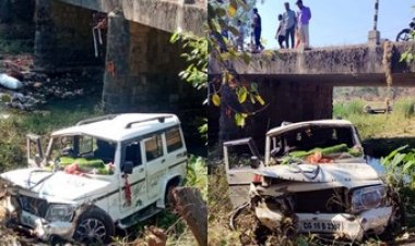 पीएम मोदी की सभा में जा रहे भाजपा नेता और महिला की सड़क हादसे में मौत, पुलिया से जा गिरी बोलेरो, 7 भाजपा कार्यकर्ता घायल, इलाके में पसरा मातम