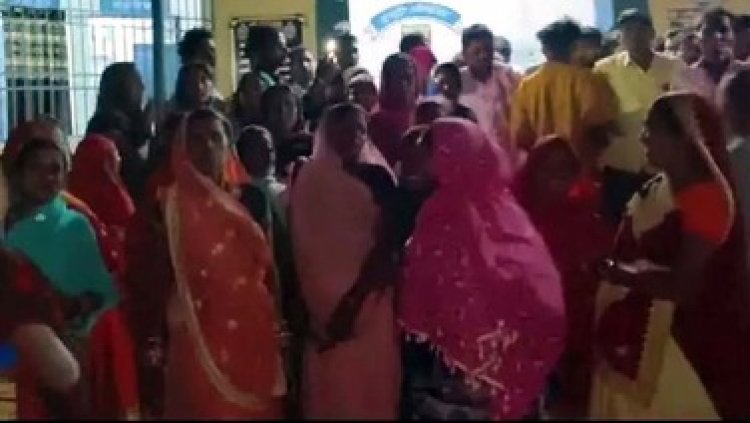 नहा रही महिलाओं से गाली-गलौच कर परेशान करने वाले 7 आरोपी गिरफ्तार, बाकी आरोपियों की तलाश जारी, पूरे गांव में नाराजगी का माहौल