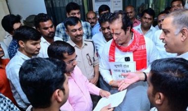 टोल प्लाजा में अवधि पूरी हो जाने के बाद भी अवैध वसूली के खिलाफ पूर्व विधायक विकास उपाध्याय के नेतृत्व में कांग्रेसजन पहुंचे एनएचएआई के दफ्तर