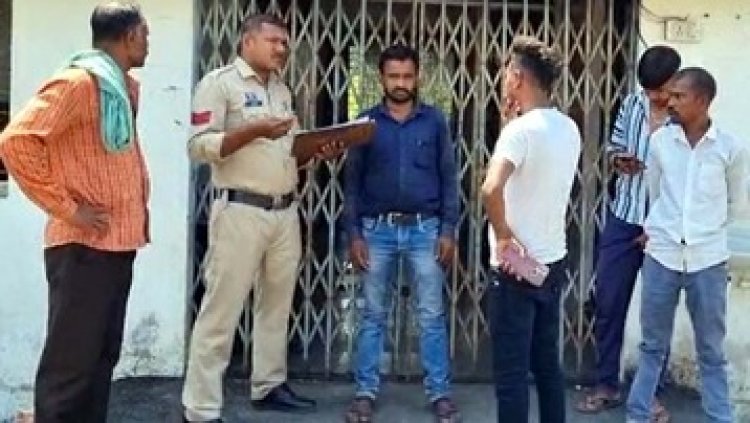 तेज रफ्तार कार ने बाइक सवार युवको को मारी जोरदार टक्कर, दो लोगों की मौके पर मौत, मोटर साइकिल के उड़े परखच्चे, इलाके में पसरा मातम