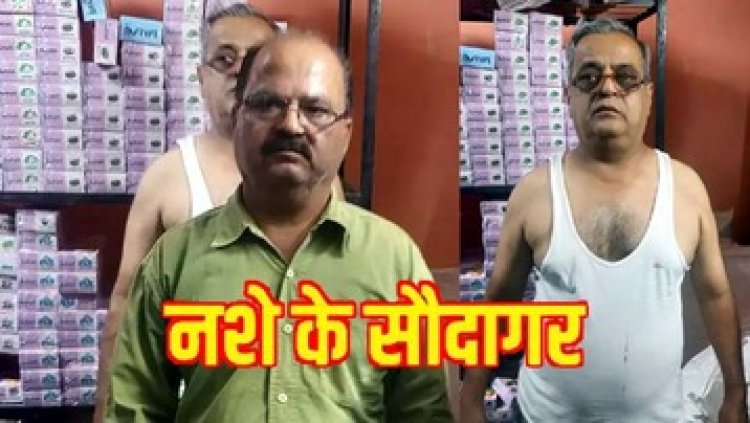 रायपुर में पकड़ाया हुक्का का जखीरा, पुलिस ने दो कारोबारी सगे भाइयों को किया गिरफ्तार, भारी तादाद में हुक्का पॉट, पाईप, नोजल, कोल, गोगो जब्त