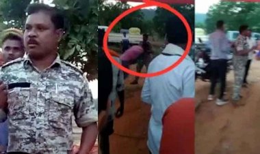 खुलेआम गुंडागर्दी, आदिवासी ग्रामीण की लात घुसों से की पिटाई, खाकी की धौंस का Video वायरल, पुलिस अधिकारी लाइन अटैच