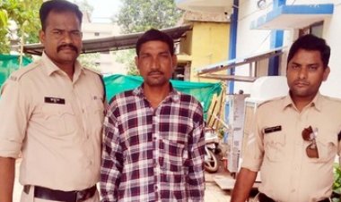 भतीजे ने ही लूटा मौसी का भरोसा, सुने घर का ताला तोड़कर उड़ाए गहने, पुलिस ने 24 घंटे में आरोपी मनहरण को किया गिरफ्तार, सोने-चांदी के जेवरात बरामद