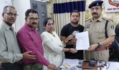 व्हाट्सएप ग्रुप में सीता माता और पीएम मोदी के खिलाफ अपमानजनक टिप्पणी, थाने में शिकायत दर्ज, कार्रवाई की मांग