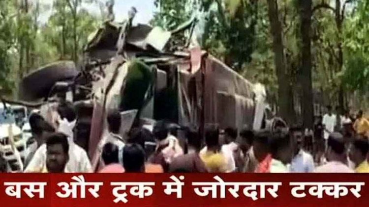 बड़ा सड़क हादसा, ट्रक से टक्कर के बाद अनियंत्रित होकर पलटी यात्री बस, 10 से ज्यादा लोग हुए घायल, इलाज के लिए अस्पताल में भर्ती